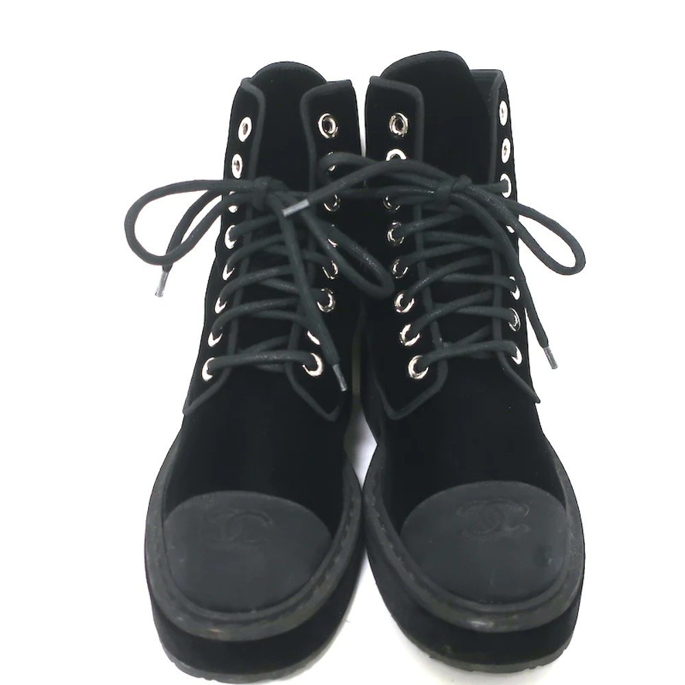 Chanel 17B CC Cap Toe Combat Boots Black Velvet Size 37.5 Lace-Up Ankle Boots - Picture 4 of 12